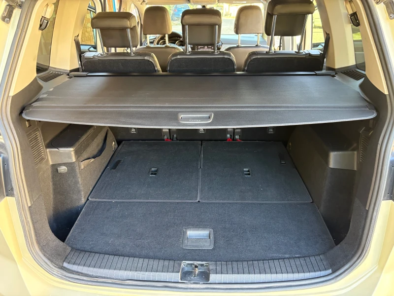 VW Touran, снимка 11 - Автомобили и джипове - 52806798