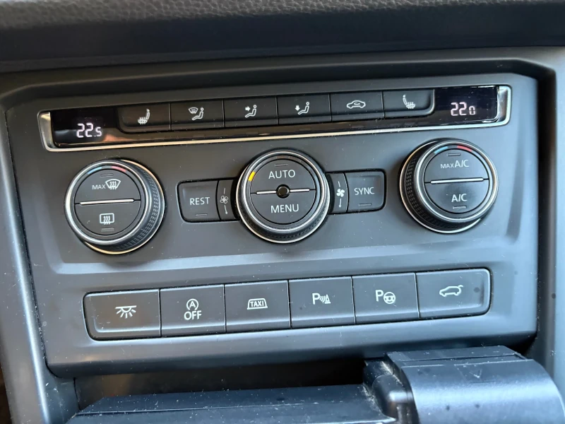 VW Touran, снимка 12 - Автомобили и джипове - 52806798