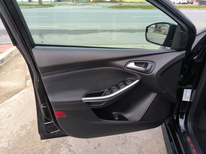 Ford Focus ST-2.0i-Kamera-Euro-6B-Keyless, снимка 12 - Автомобили и джипове - 53011214
