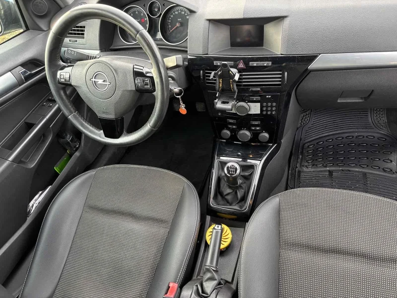 Opel Astra  GTC, снимка 9 - Автомобили и джипове - 53510299