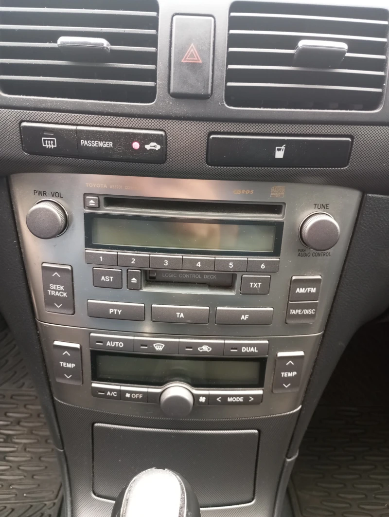 Toyota Avensis, снимка 10 - Автомобили и джипове - 53527424