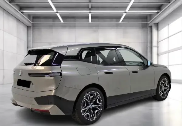 BMW iX xDrive40 = Sport Package = Гаранция, снимка 2 - Автомобили и джипове - 53915583