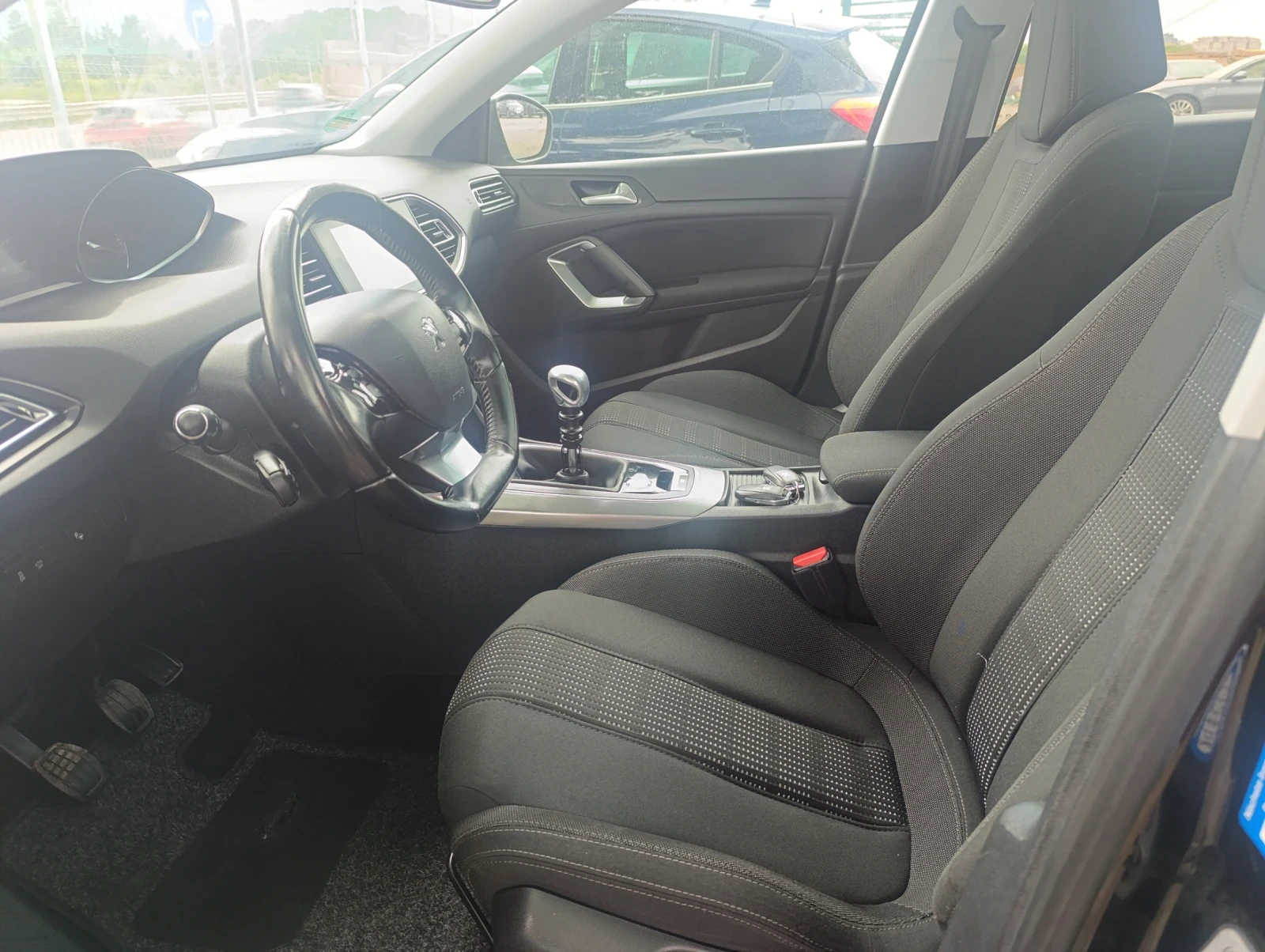 Peugeot 308 SW 1.2 Allure Panorama - изображение 10