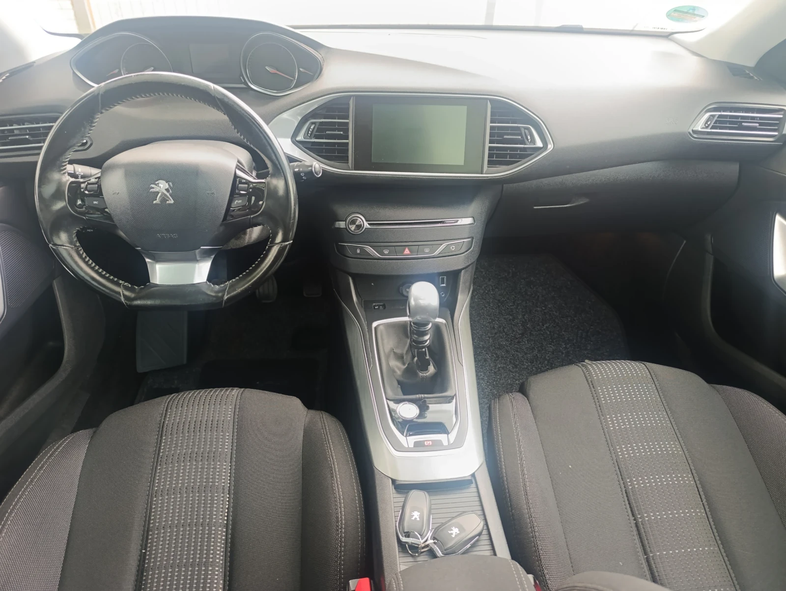 Peugeot 308 SW 1.2 Allure Panorama - изображение 9
