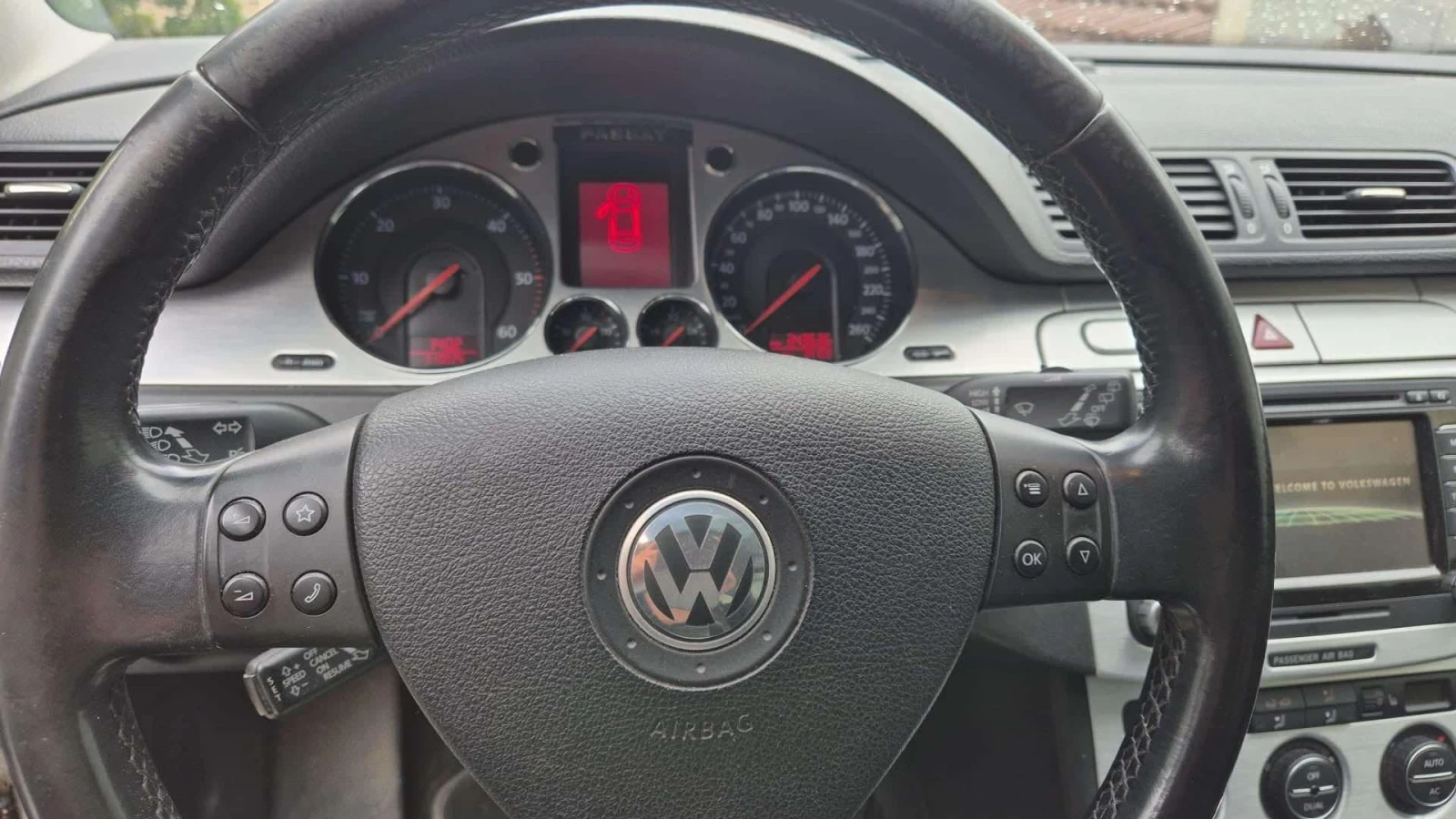 VW Passat 2.0TDI Автоматик - изображение 10