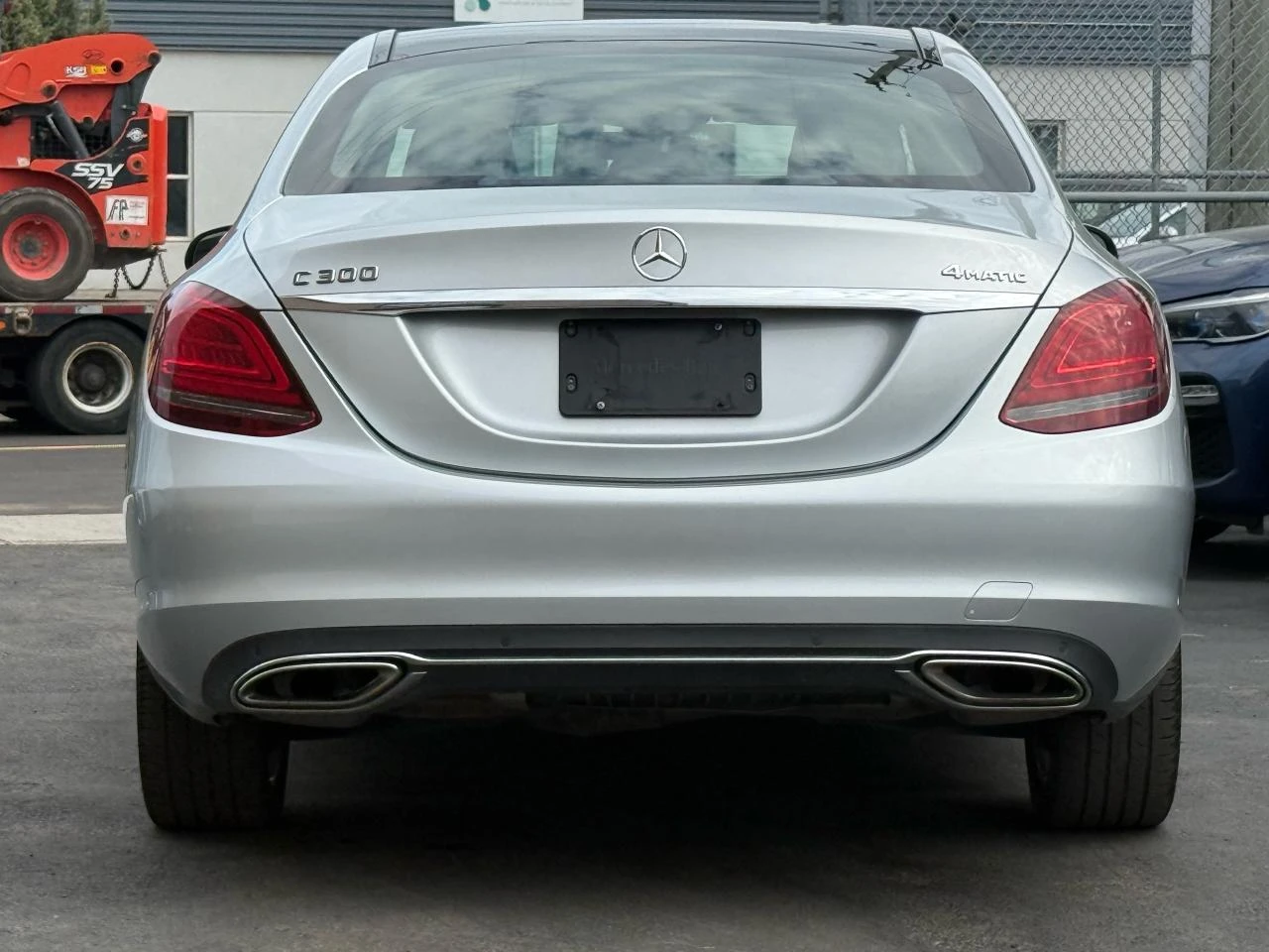 Mercedes-Benz C 300 4Matic / BURMESTER / PANO - изображение 4