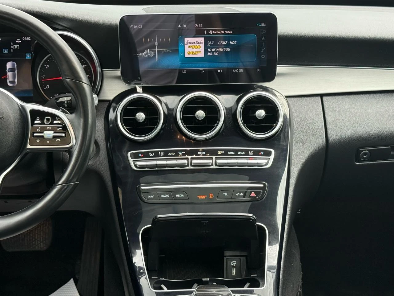 Mercedes-Benz C 300 4Matic / BURMESTER / PANO - изображение 9