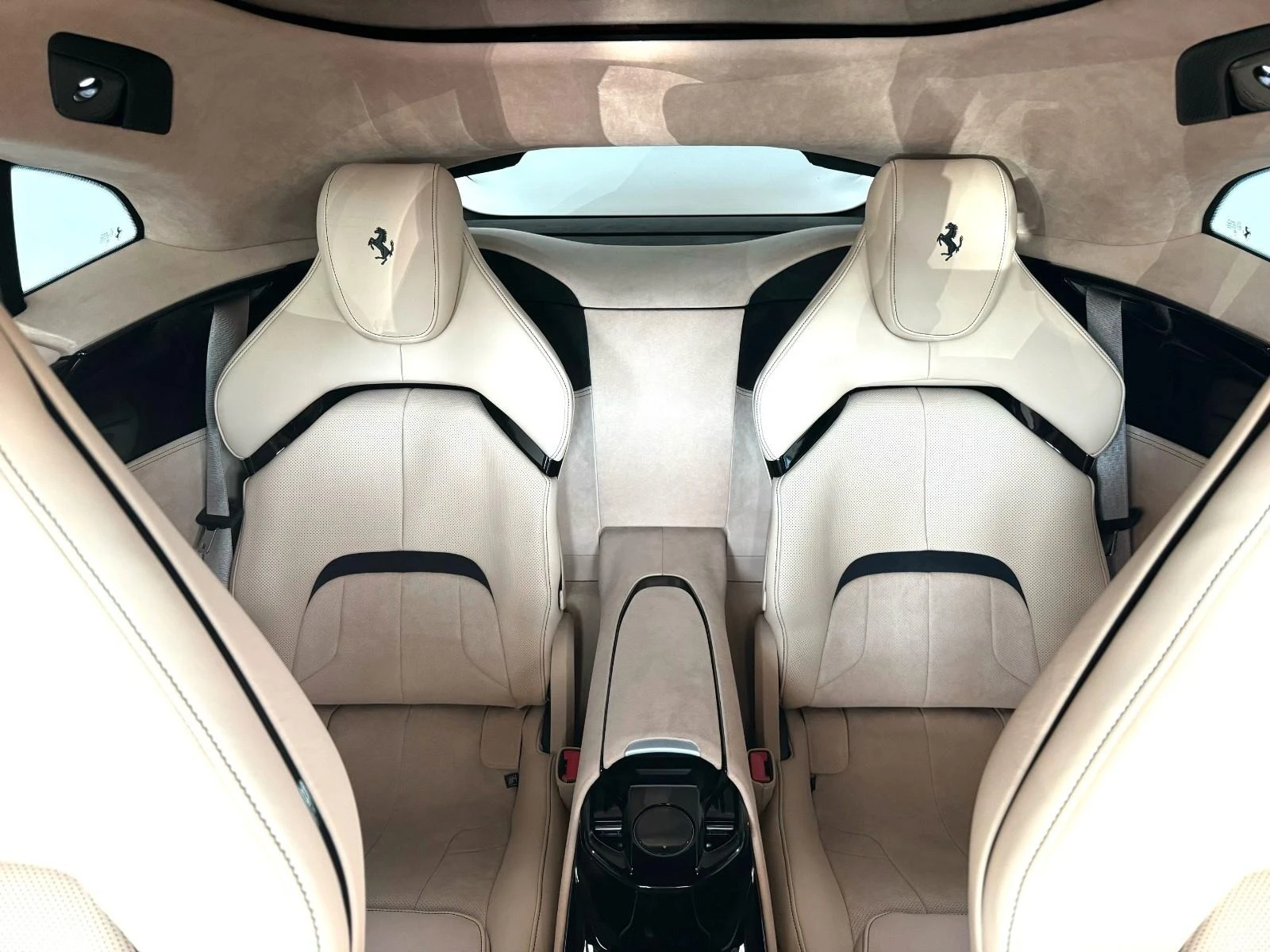 Ferrari Purosangue V12/CERAMIC/CARBON/MATRIX/PANO/360/ | Mobile.bg   17