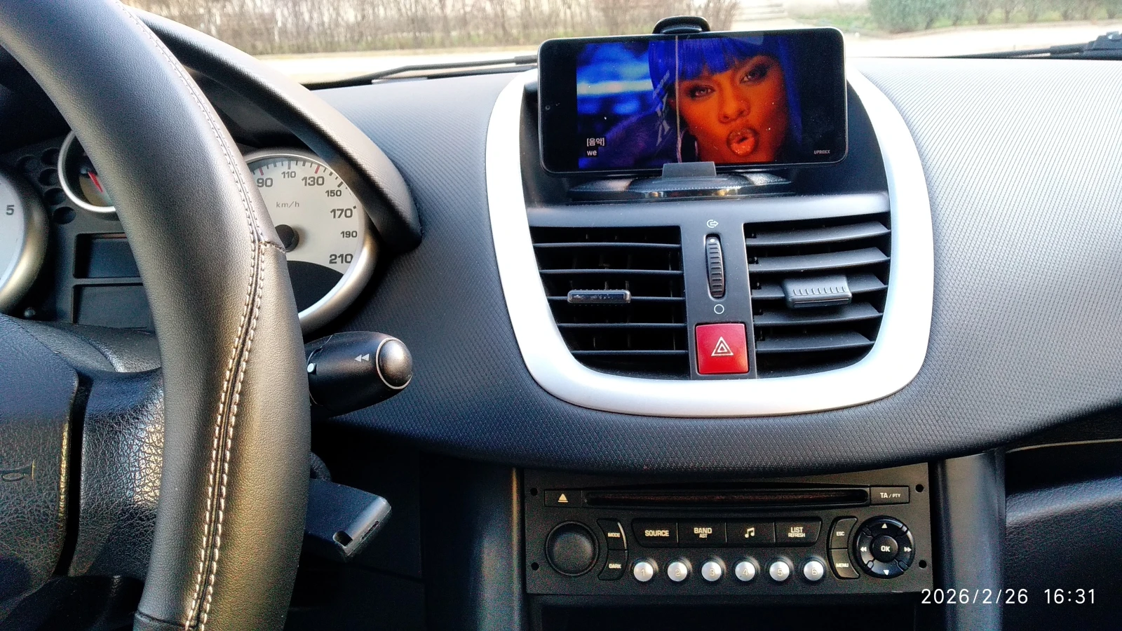 Peugeot 207 1.4 Active, снимка 15 - Автомобили и джипове - 53771969