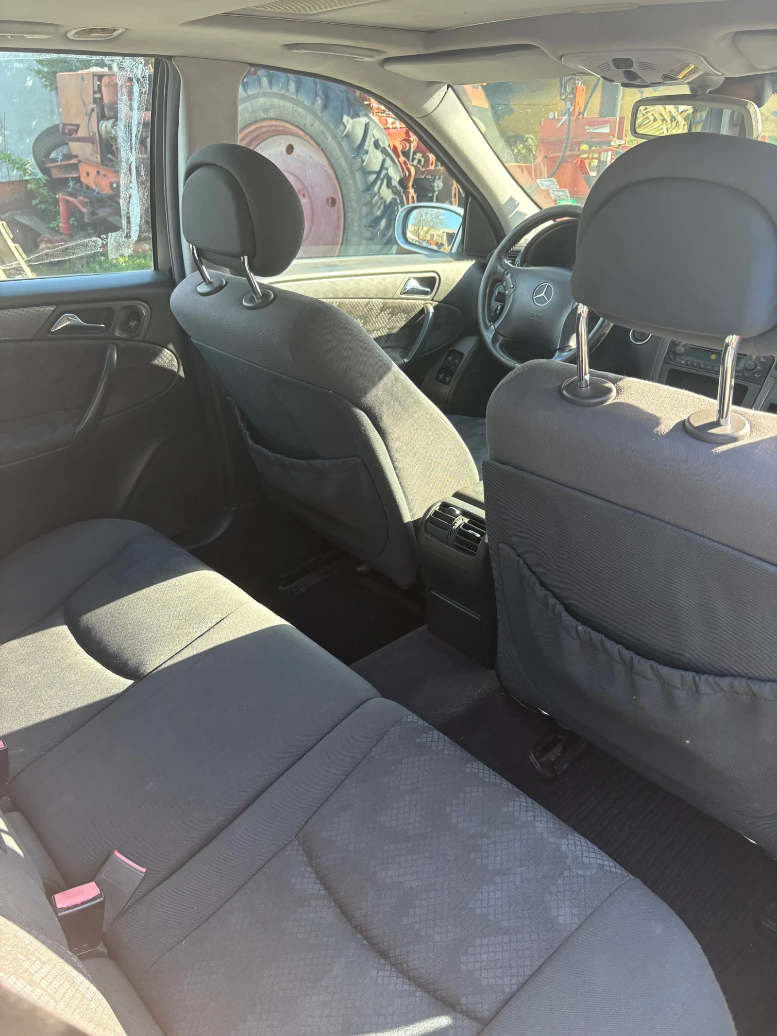 Mercedes-Benz C 220, снимка 7 - Автомобили и джипове - 54099496