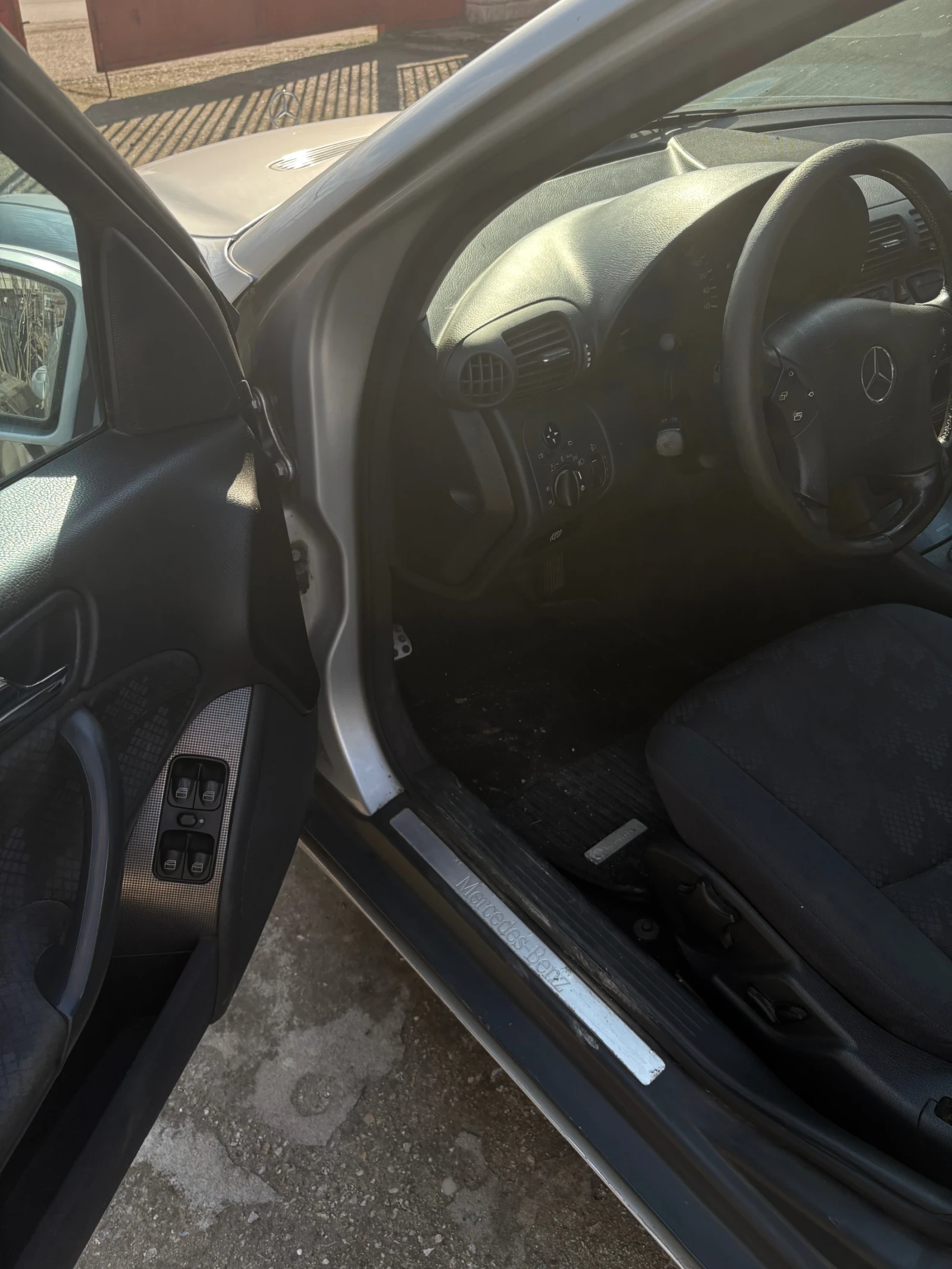 Mercedes-Benz C 220, снимка 10 - Автомобили и джипове - 54099496