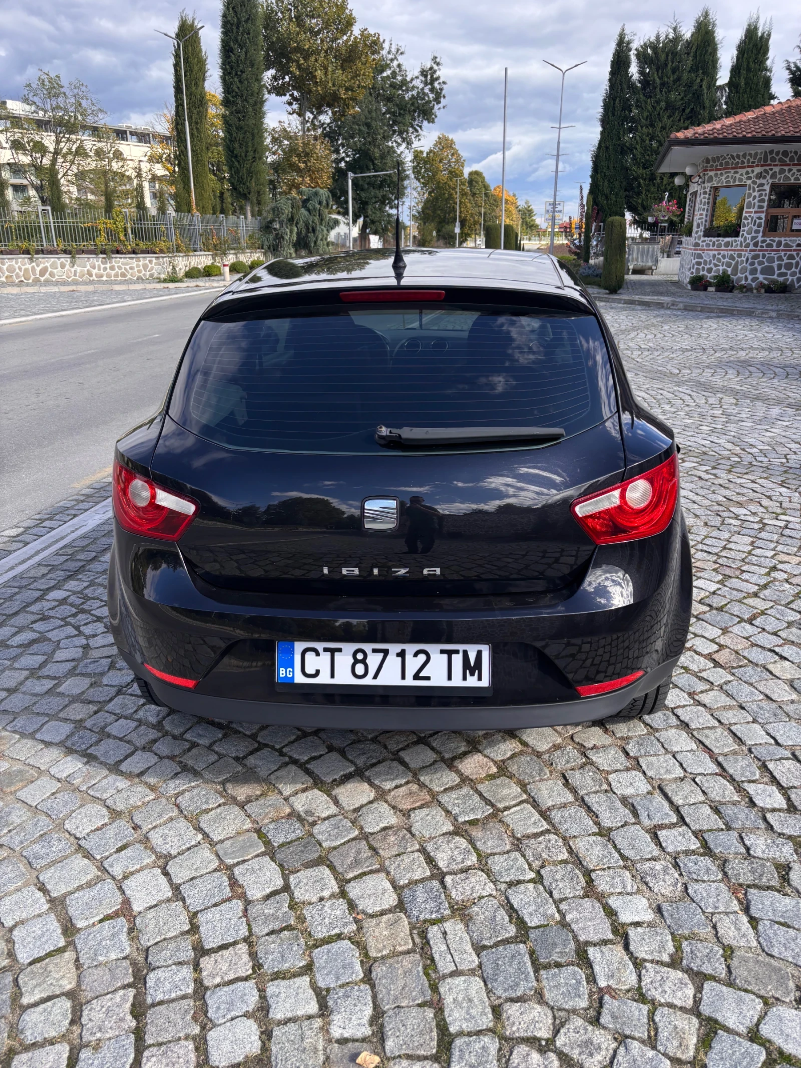 Seat Ibiza 1.4i* Климатик* ТОП, снимка 5 - Автомобили и джипове - 54382555