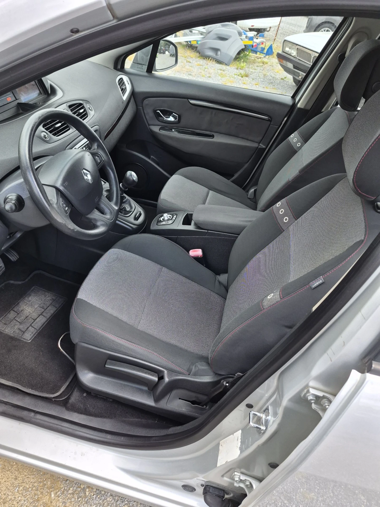 Renault Scenic 1.6i ГАЗ Xmod Evro 5, снимка 9 - Автомобили и джипове - 54390106