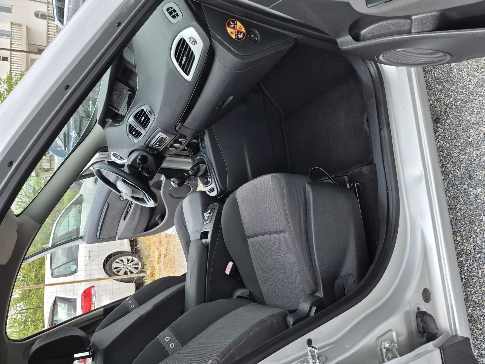 Renault Scenic 1.6i ГАЗ Xmod Evro 5, снимка 10 - Автомобили и джипове - 54390106
