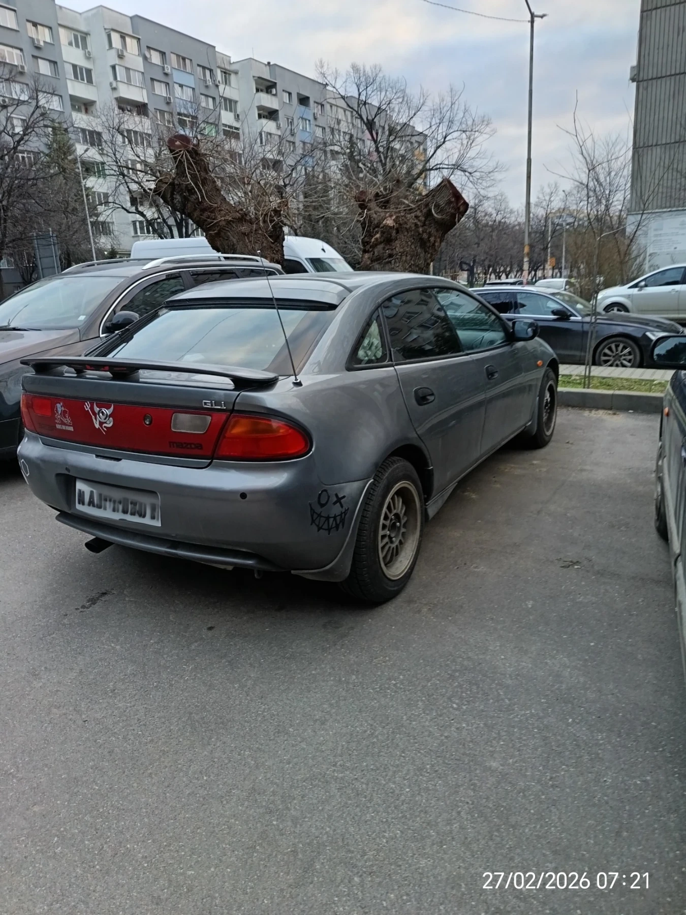 Mazda 323, снимка 3 - Автомобили и джипове - 54398458