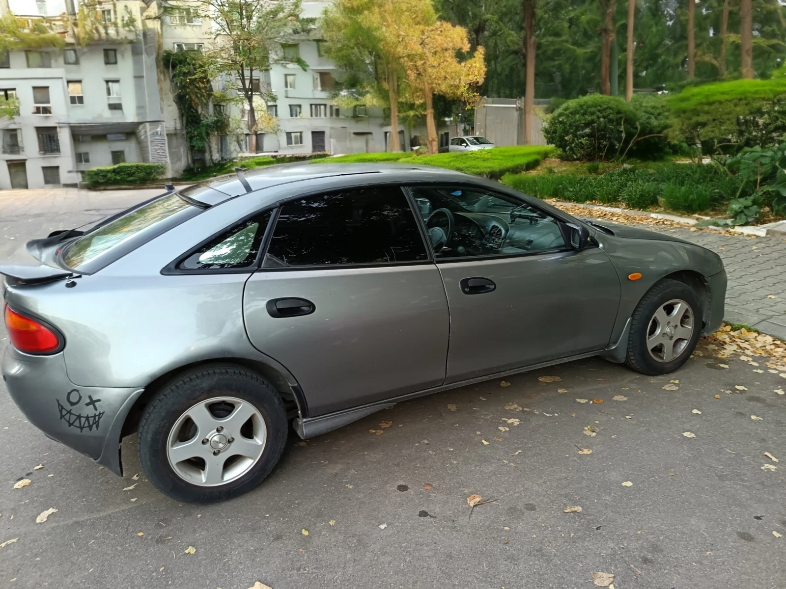 Mazda 323, снимка 12 - Автомобили и джипове - 54398458