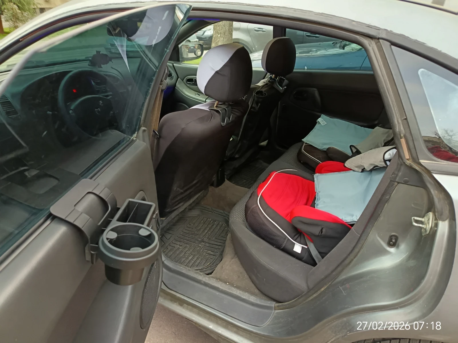 Mazda 323, снимка 7 - Автомобили и джипове - 54398458