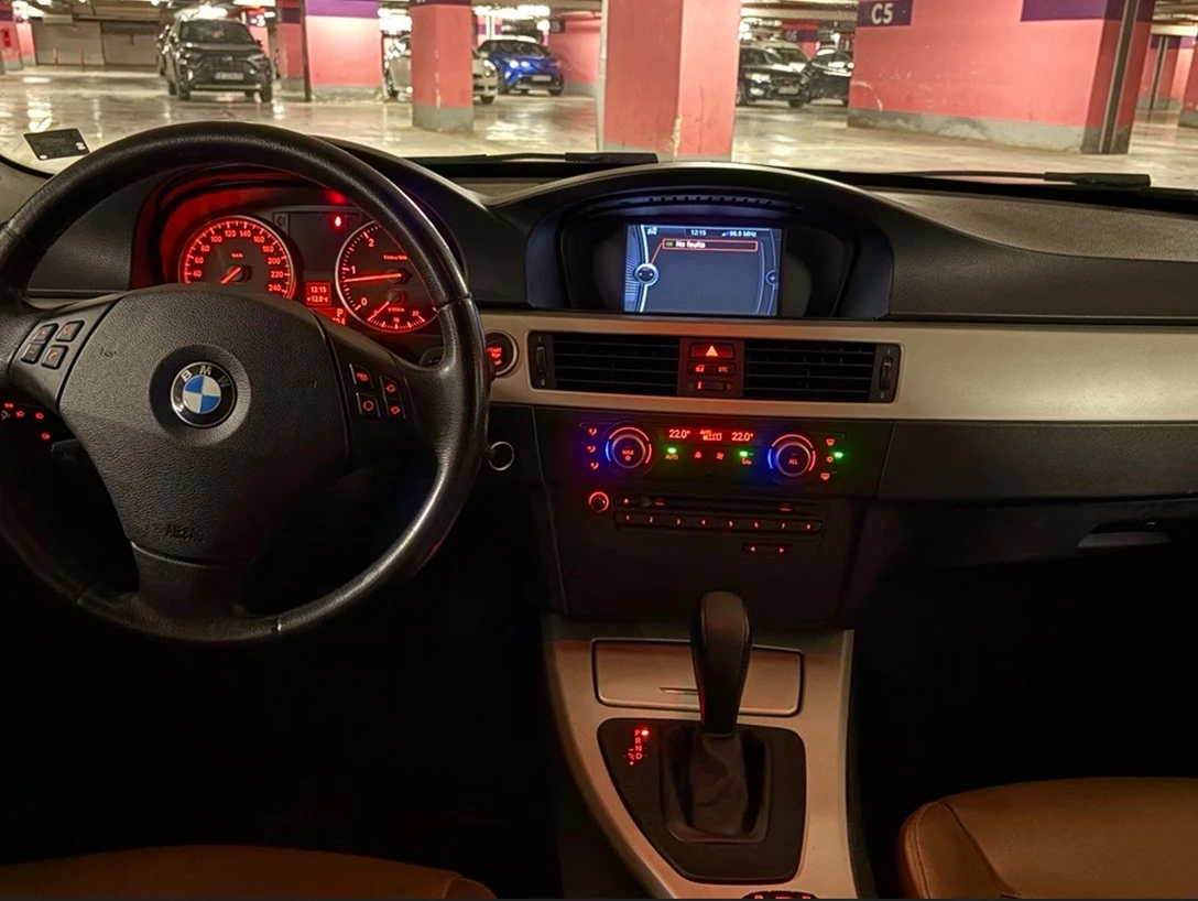 BMW 318 LCI 2.0D, снимка 11 - Автомобили и джипове - 54477115