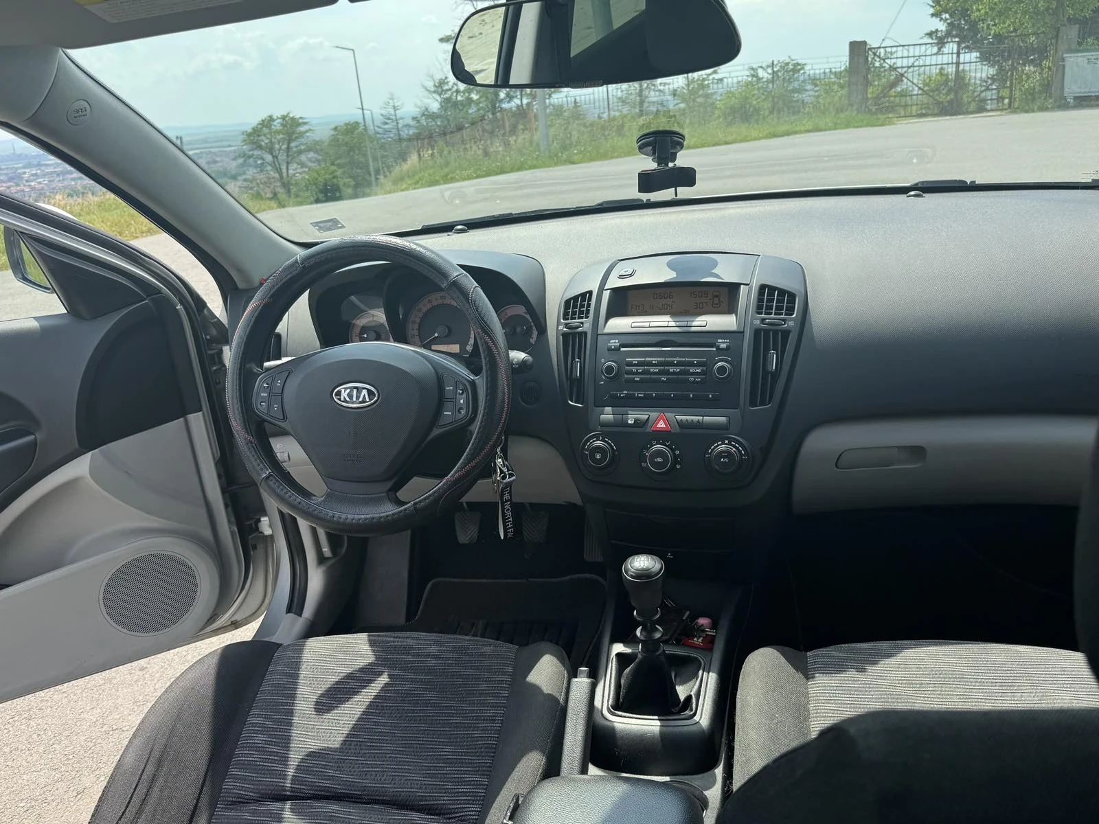 Kia Ceed 1.6 CRDI, снимка 5 - Автомобили и джипове - 54801276