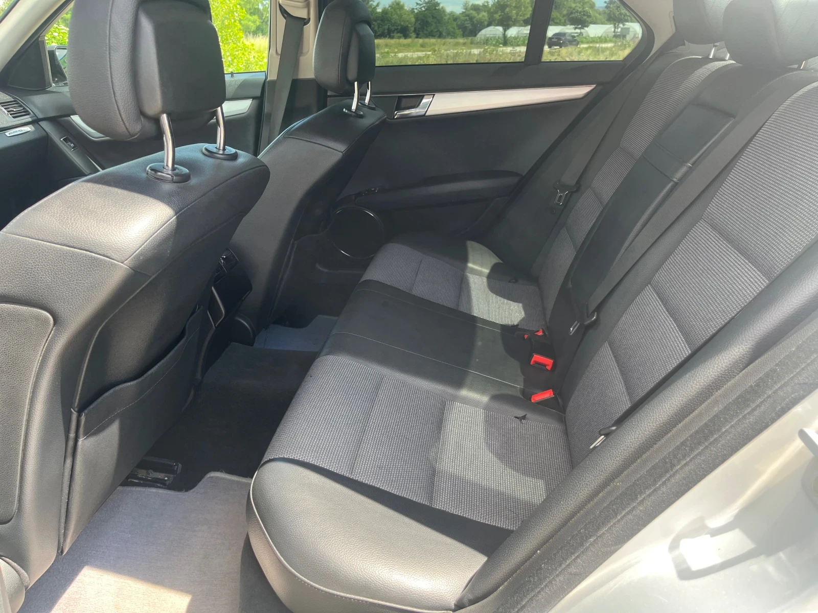 Mercedes-Benz C 220, снимка 10 - Автомобили и джипове - 54979734