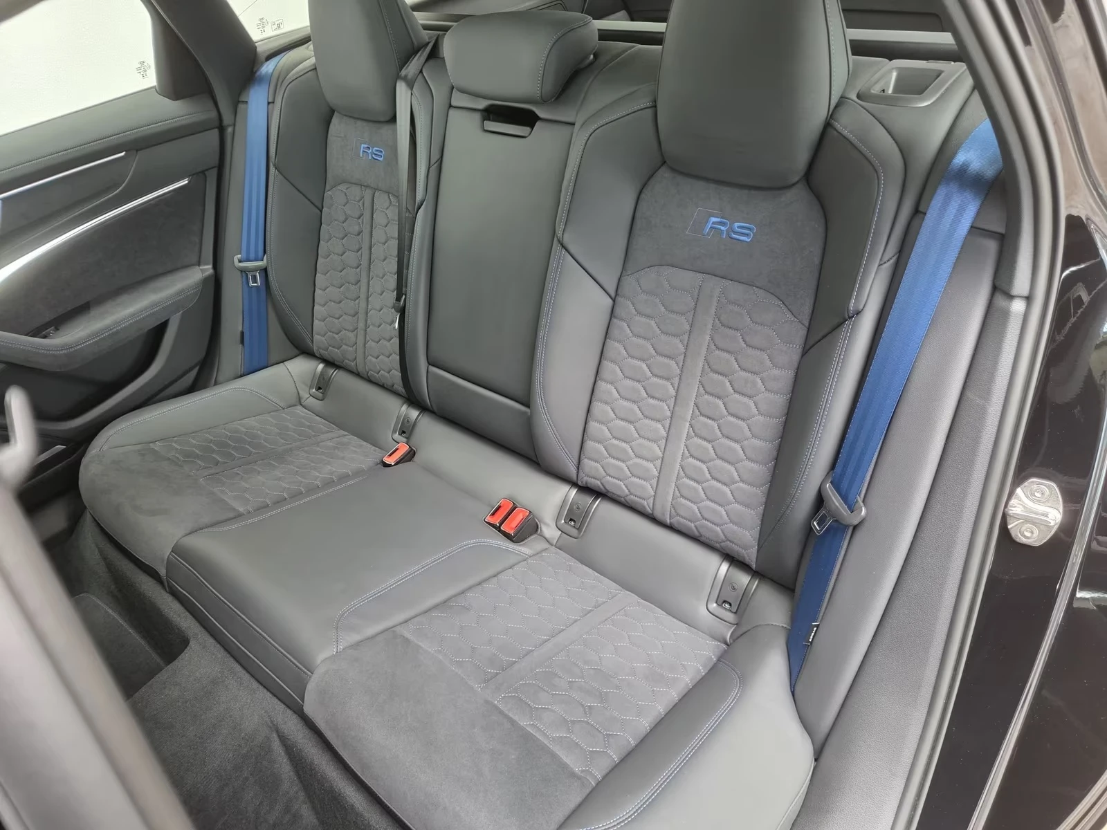 Audi Rs6 PERFORMANCE/ CARBON/ B&O/ HUD/ 360/ PANO/ VIRTUAL , снимка 15 - Автомобили и джипове - 55128348