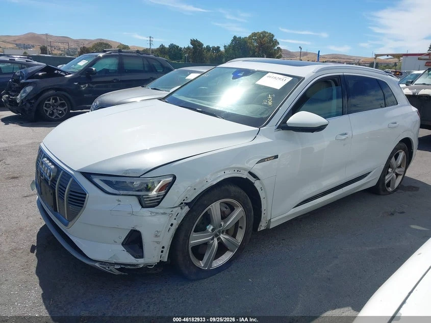 Audi E-Tron Premium Plus, снимка 2 - Автомобили и джипове - 56405831