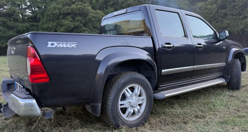 Isuzu D-max 3.0TDI, снимка 2 - Автомобили и джипове - 51359425