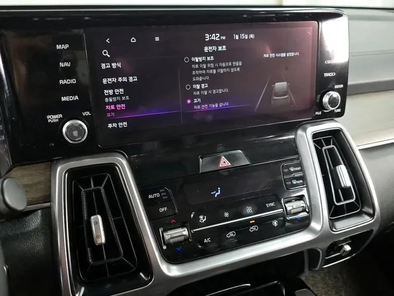 Kia Sorento, снимка 16 - Автомобили и джипове - 56737327