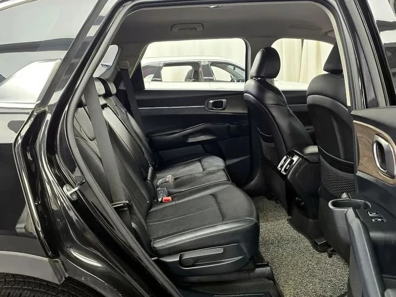 Kia Sorento, снимка 12 - Автомобили и джипове - 56737327