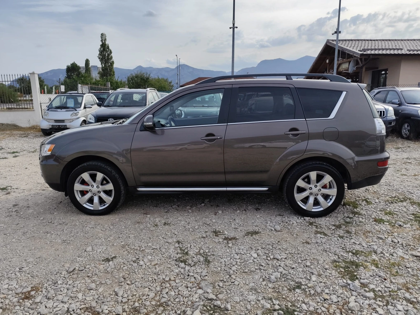 Mitsubishi Outlander 2.2 дизел 4х4 - изображение 9