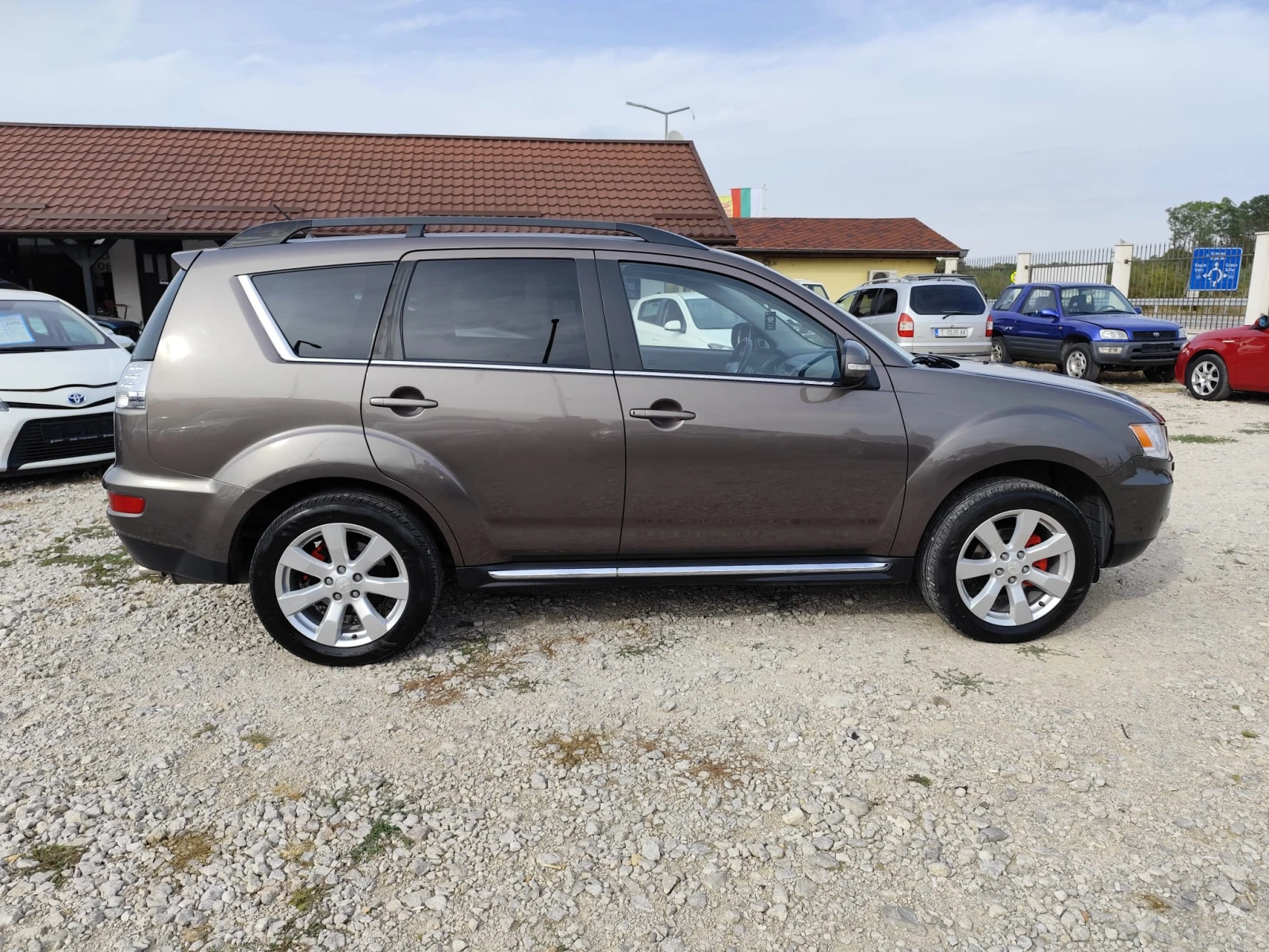 Mitsubishi Outlander 2.2 дизел 4х4 - изображение 4