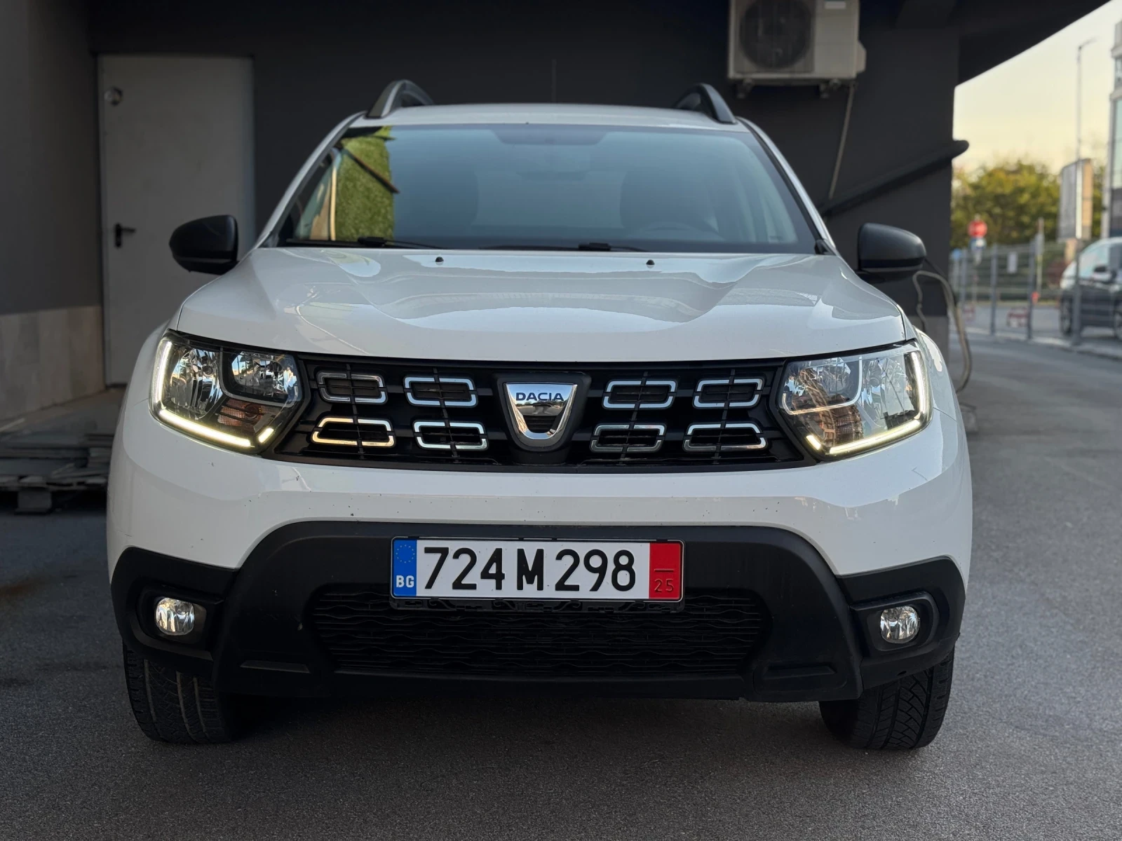 Dacia Duster 1.6 ГАЗ-БЕНЗИН// ВЪРНАТ ОТ ЛИЗИНГ - изображение 2