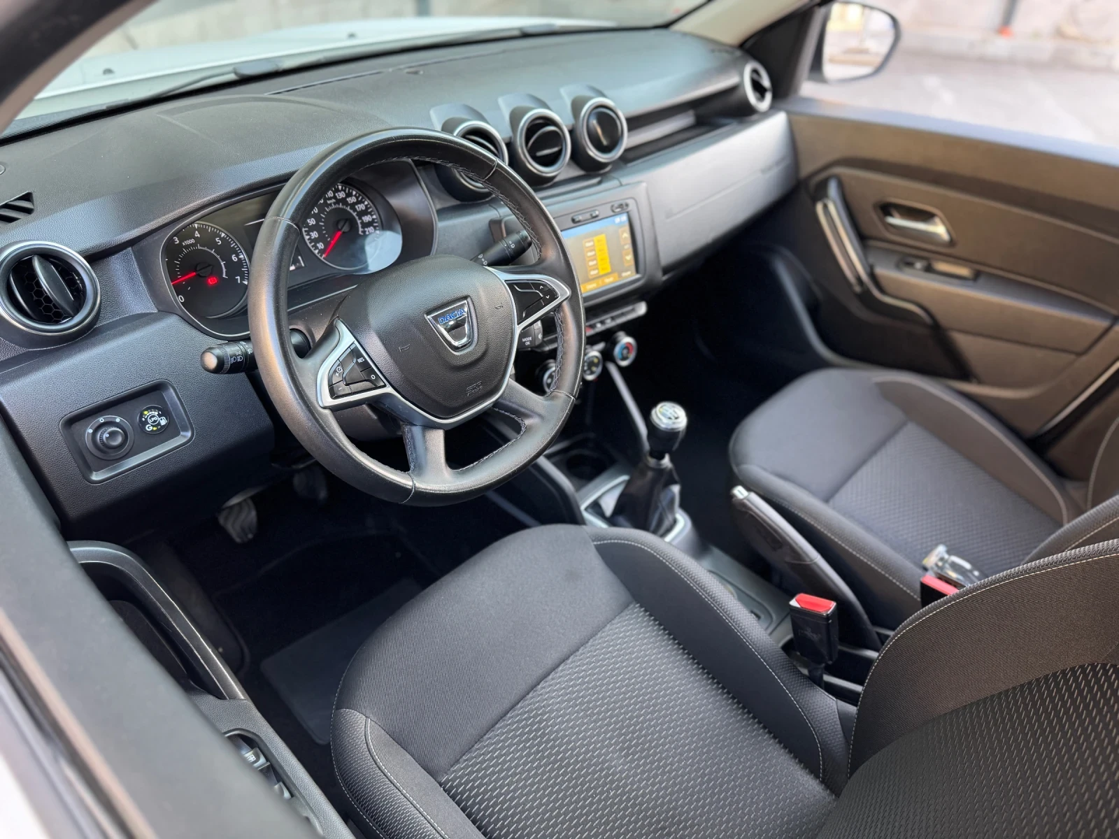 Dacia Duster 1.6 ГАЗ-БЕНЗИН// ВЪРНАТ ОТ ЛИЗИНГ - изображение 5
