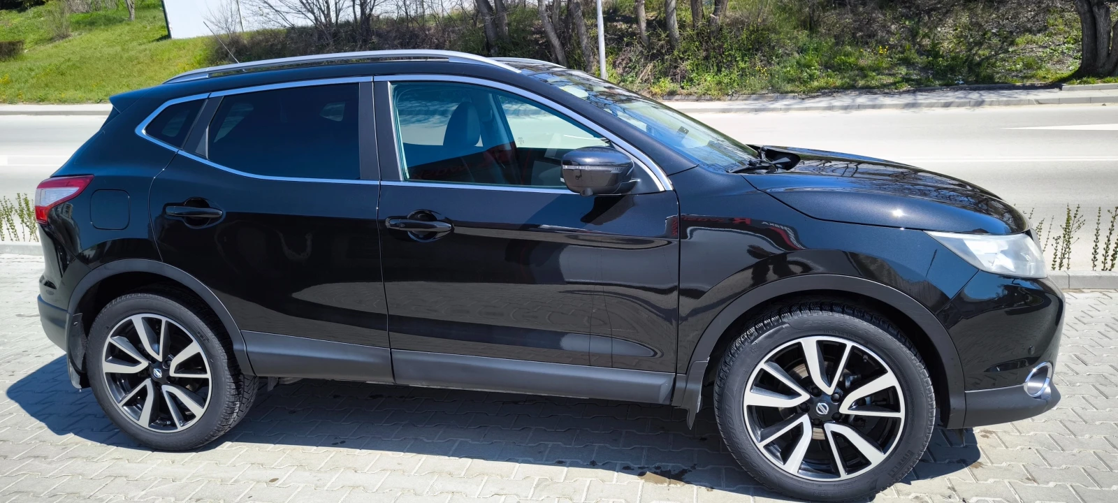 Nissan Qashqai Premium, снимка 3 - Автомобили и джипове - 54172393