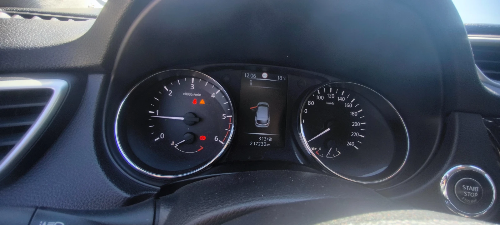 Nissan Qashqai Premium, снимка 9 - Автомобили и джипове - 54172393