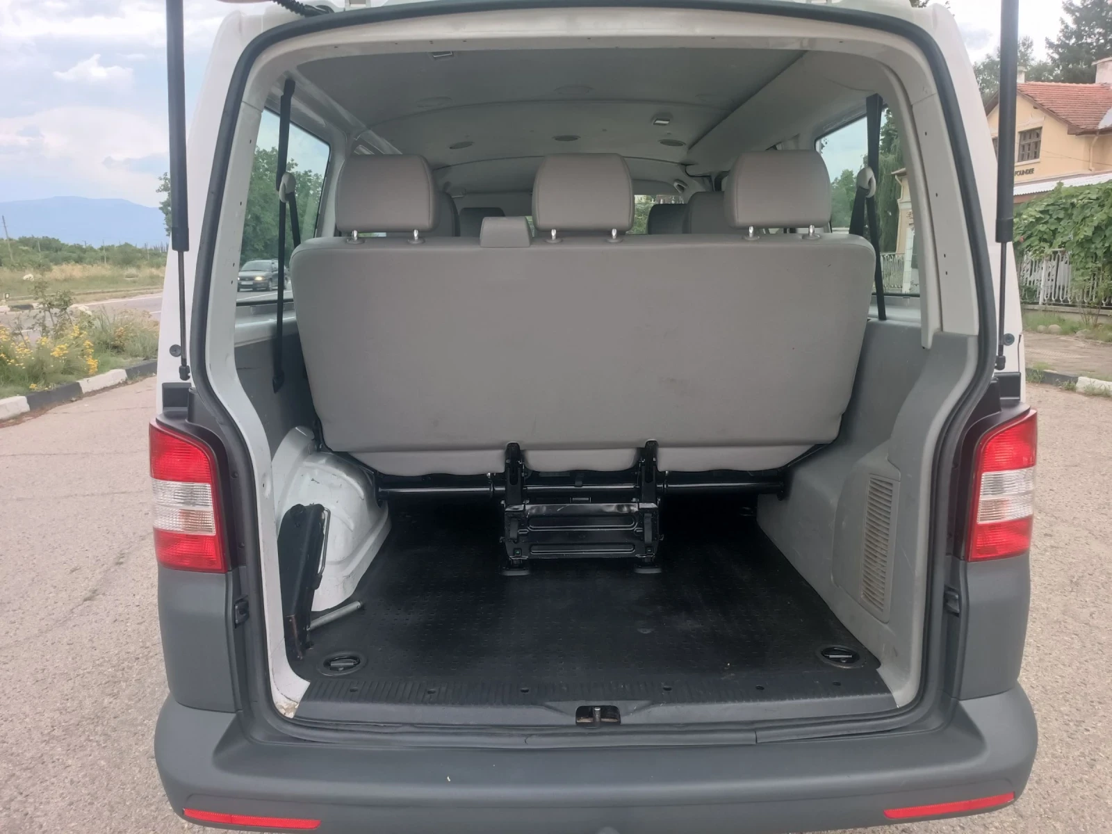 VW T5 2.0TDI 9МЕСТЕН НОВ ВНОС , снимка 13 - Бусове и автобуси - 55218477