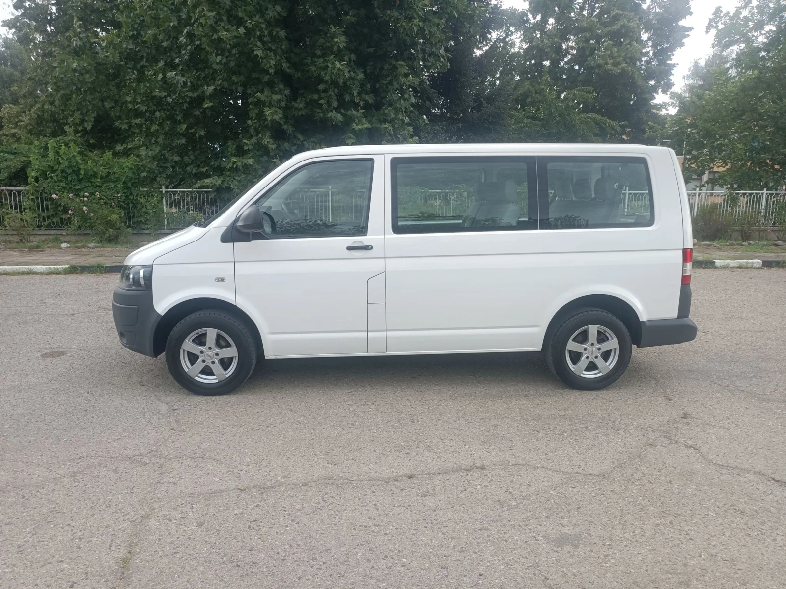 VW T5 2.0TDI 9МЕСТЕН НОВ ВНОС , снимка 8 - Бусове и автобуси - 55218477