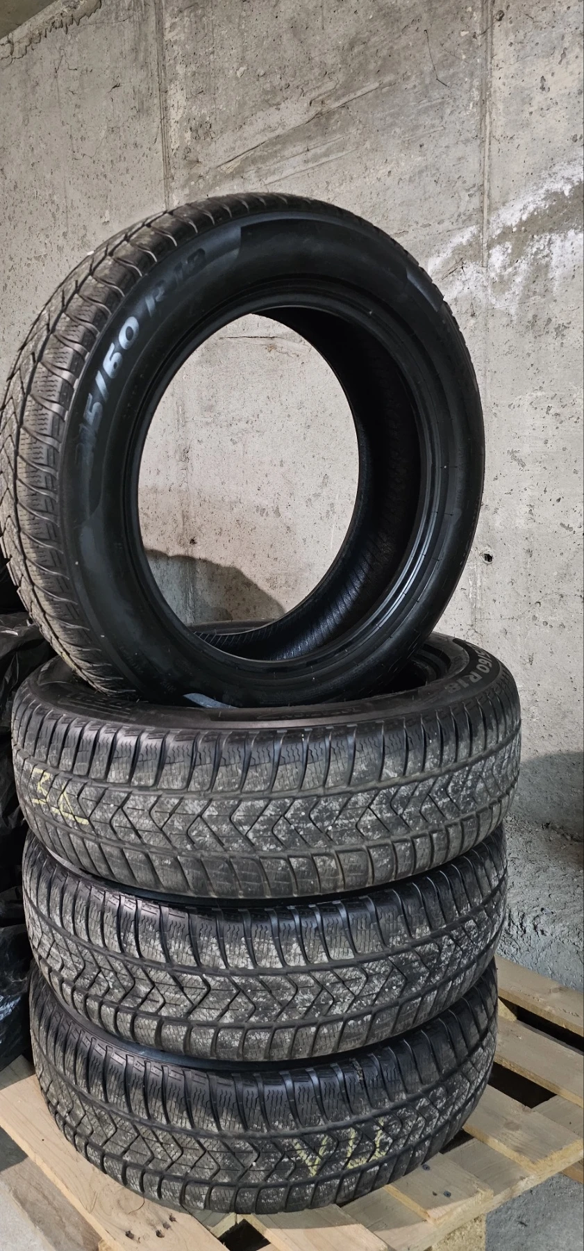 Гуми Зимни 215/60R18