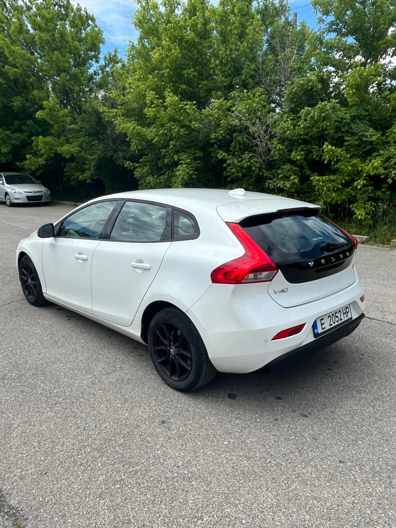 Volvo V40 1.6 D2, снимка 3 - Автомобили и джипове - 53005123