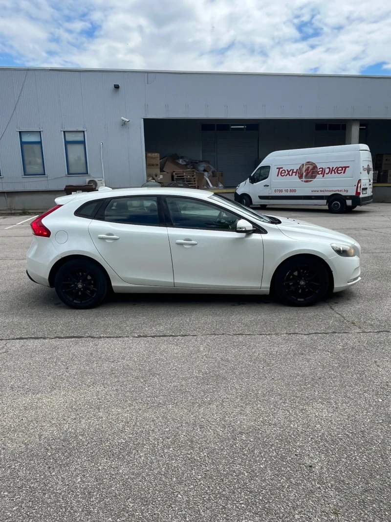 Volvo V40 1.6 D2, снимка 12 - Автомобили и джипове - 53005123