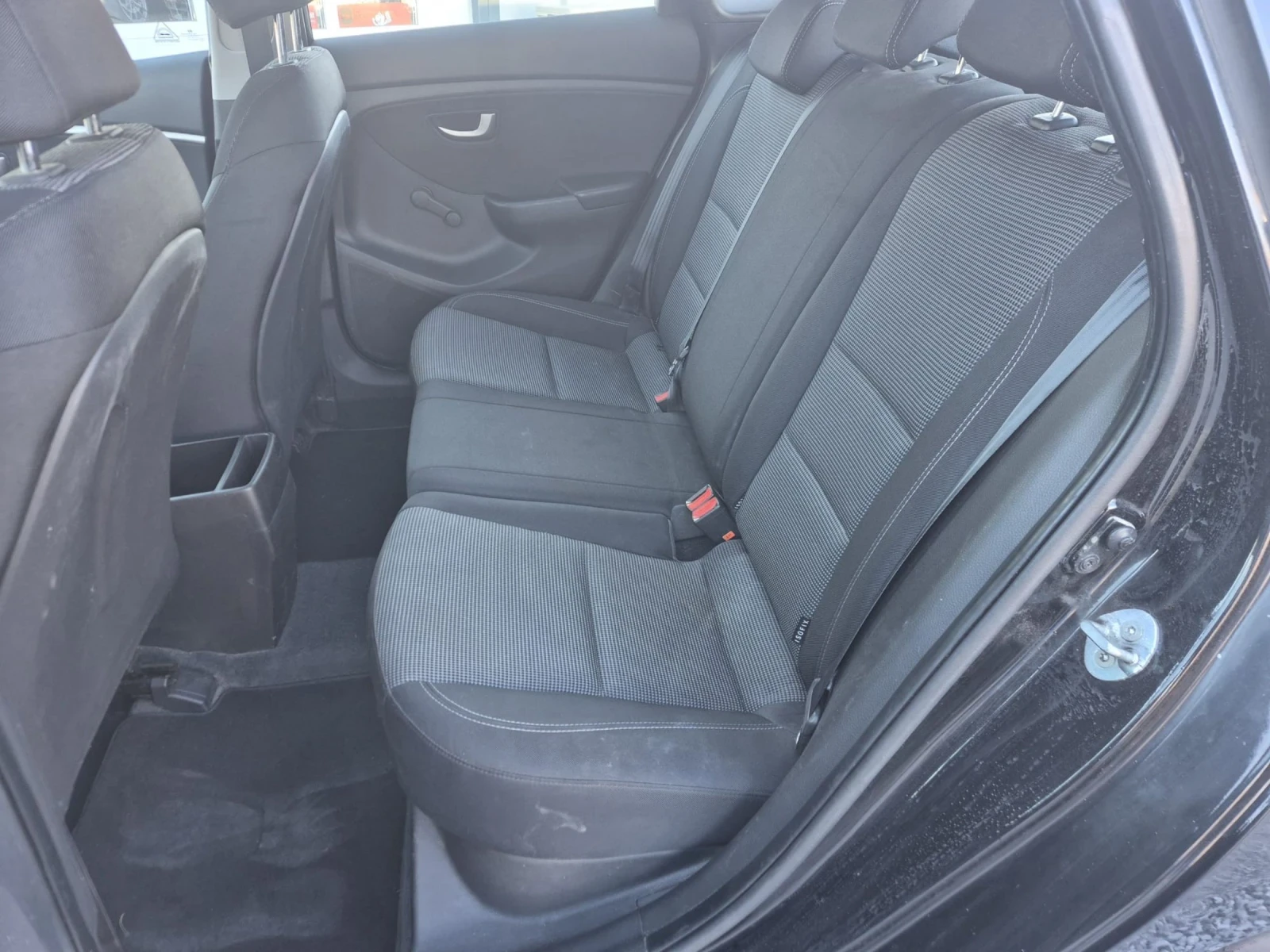 Hyundai I30 1.4 CRDI, снимка 12 - Автомобили и джипове - 53796740