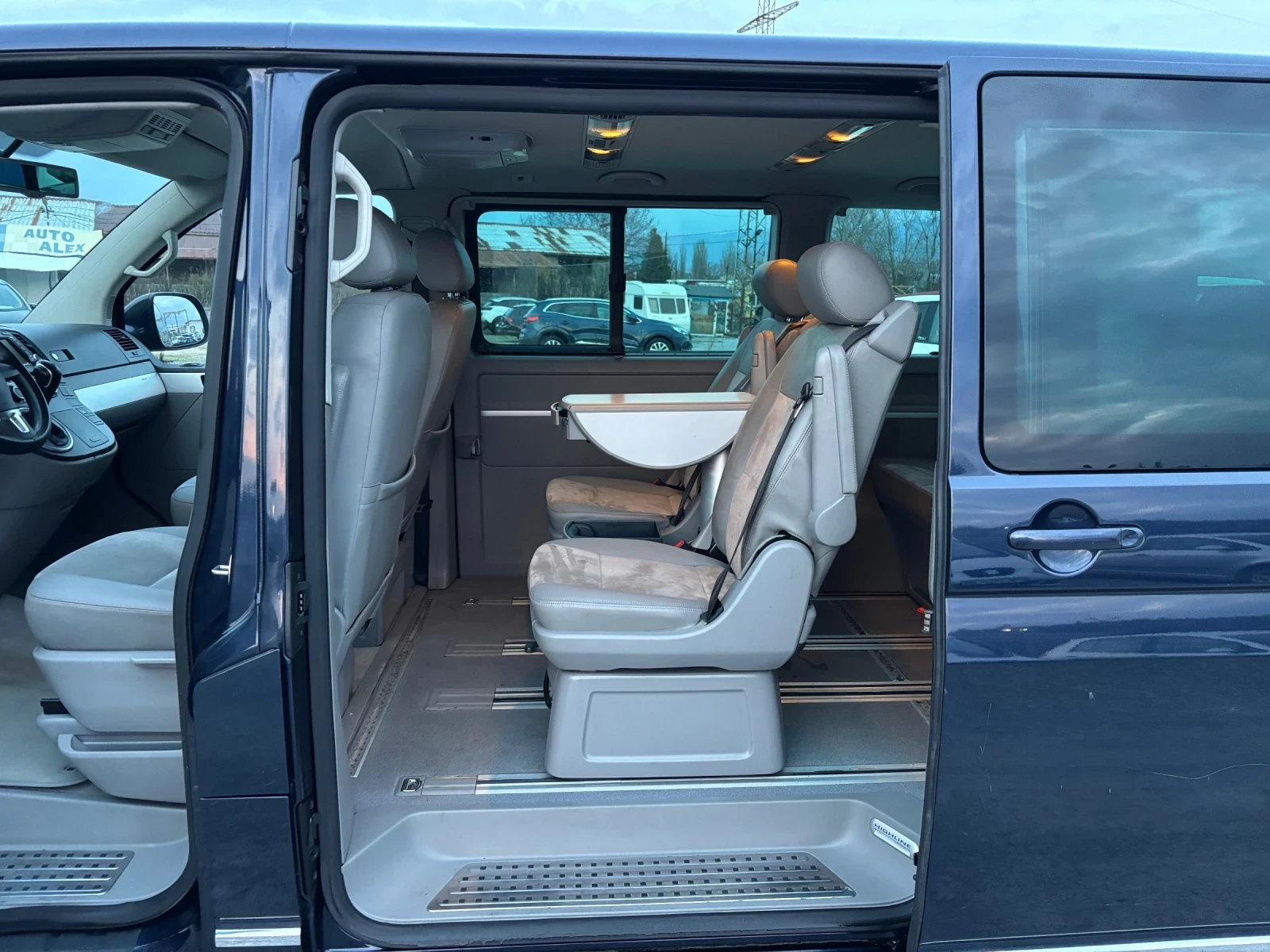 VW Multivan 2.0TDI, снимка 12 - Автомобили и джипове - 53929555