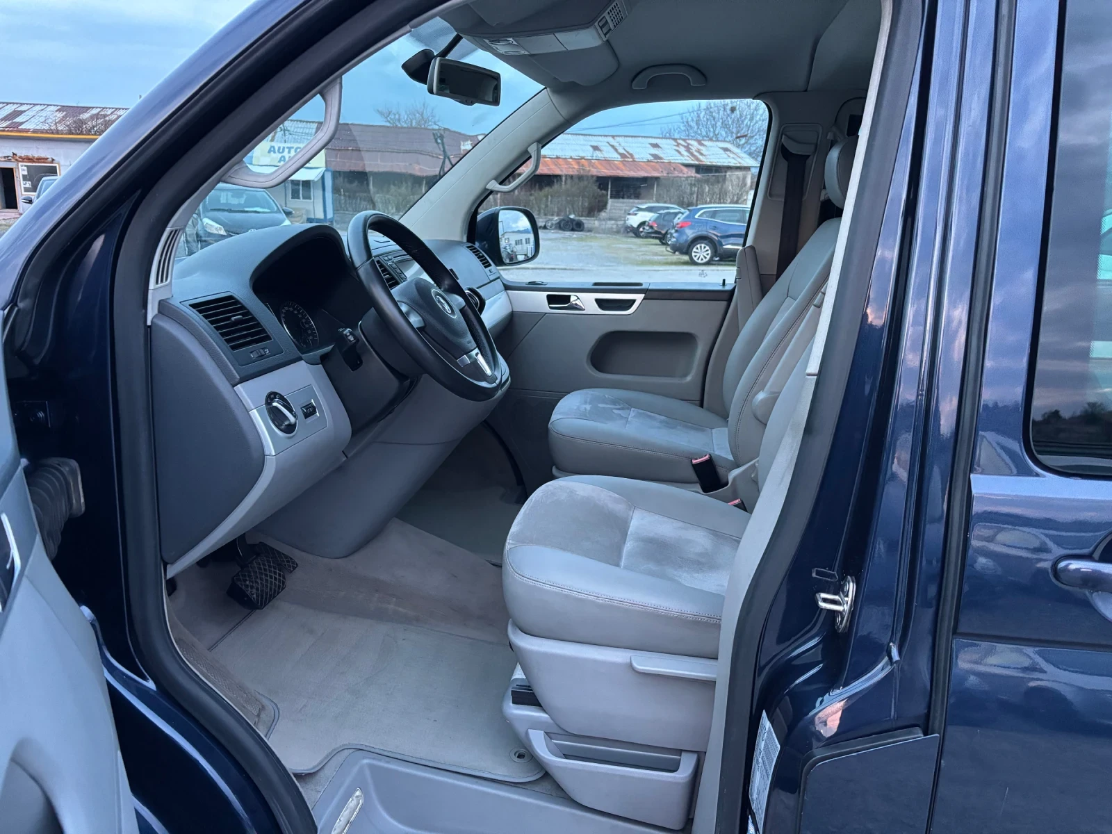 VW Multivan 2.0TDI, снимка 8 - Автомобили и джипове - 53929555