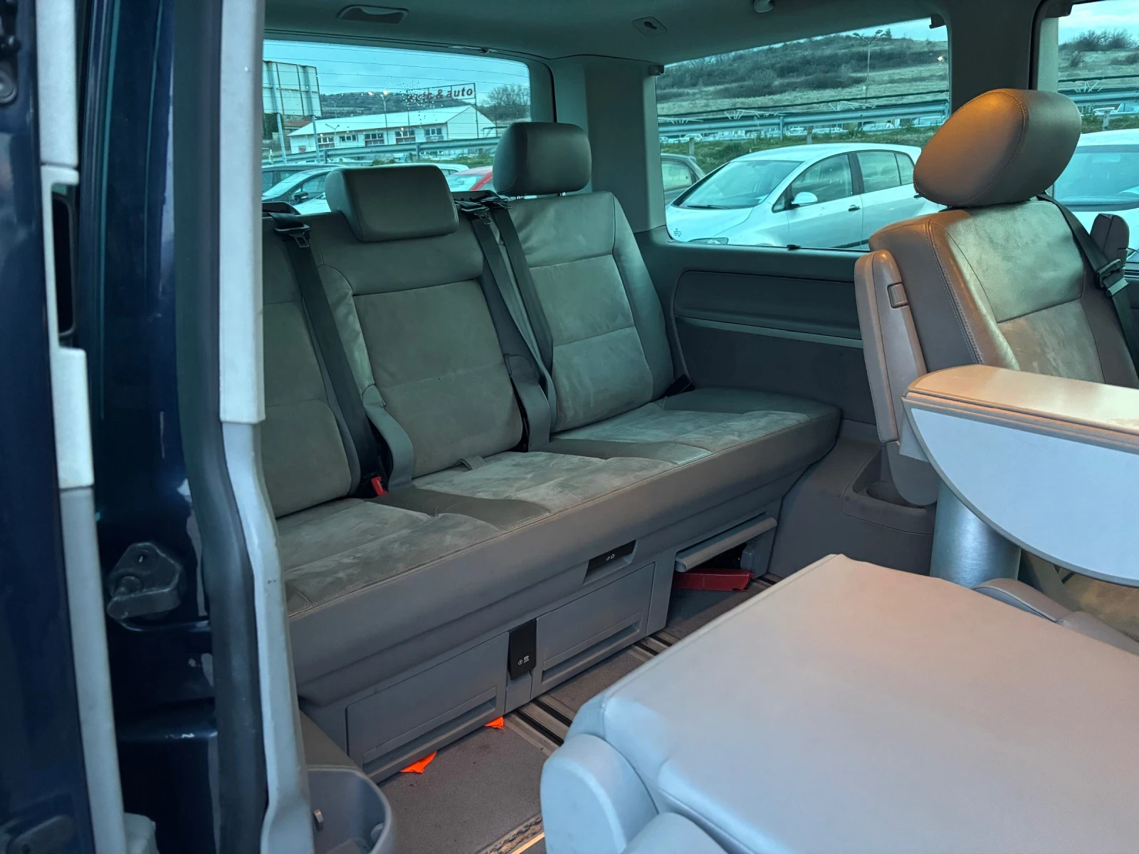 VW Multivan 2.0TDI, снимка 13 - Автомобили и джипове - 53929555