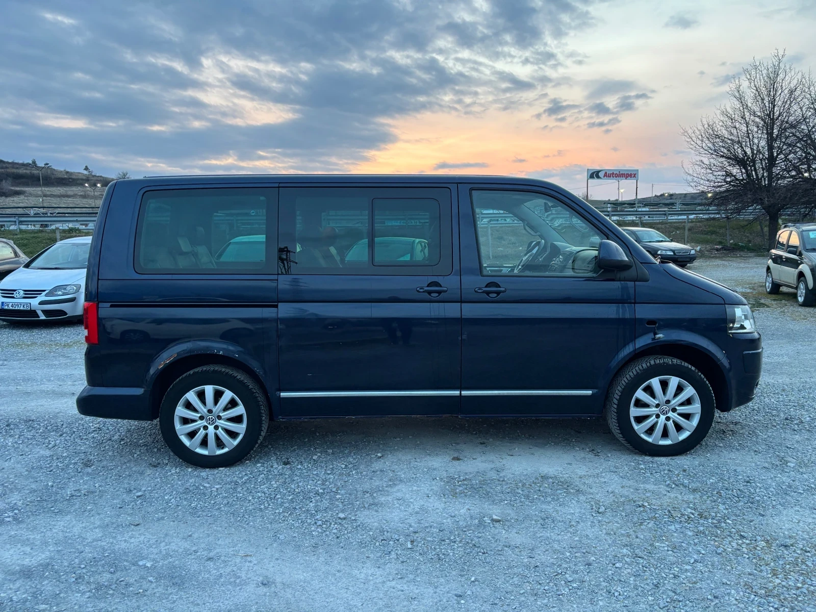 VW Multivan 2.0TDI, снимка 6 - Автомобили и джипове - 53929555