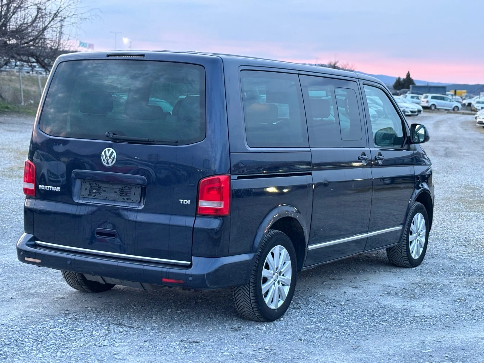 VW Multivan 2.0TDI, снимка 4 - Автомобили и джипове - 53929555