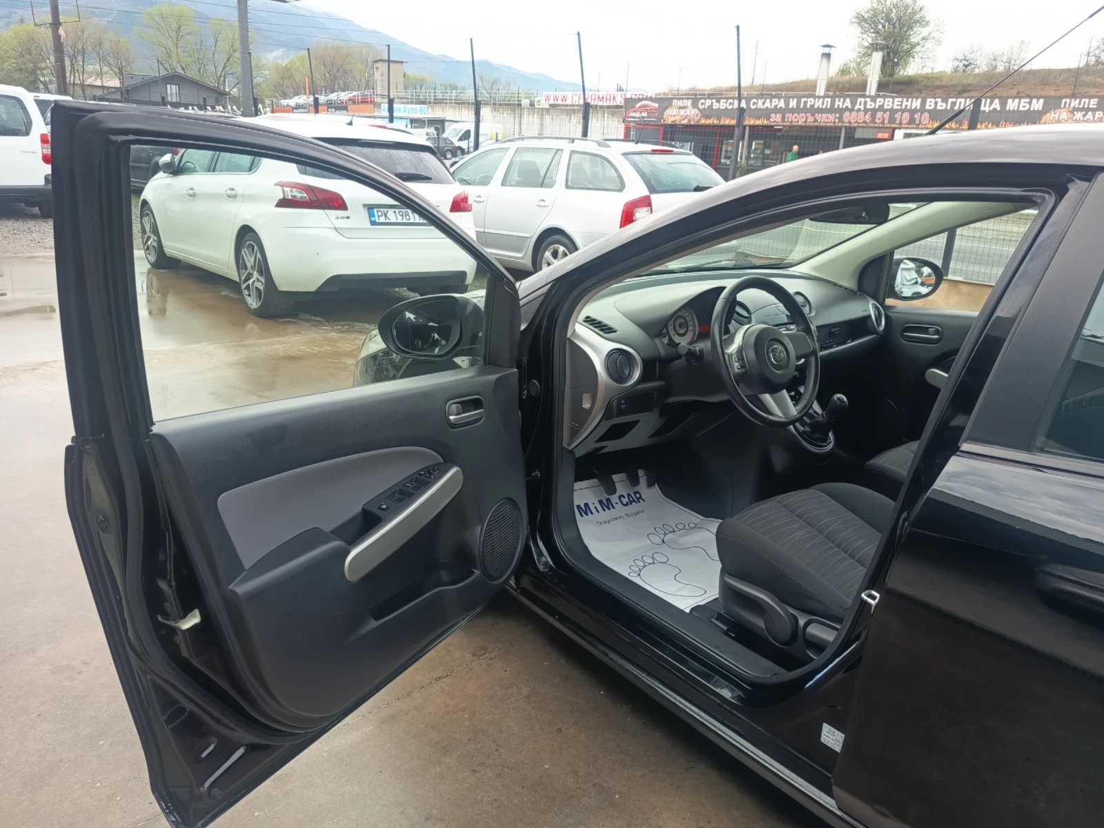 Mazda 2 1.3i, снимка 9 - Автомобили и джипове - 54274372