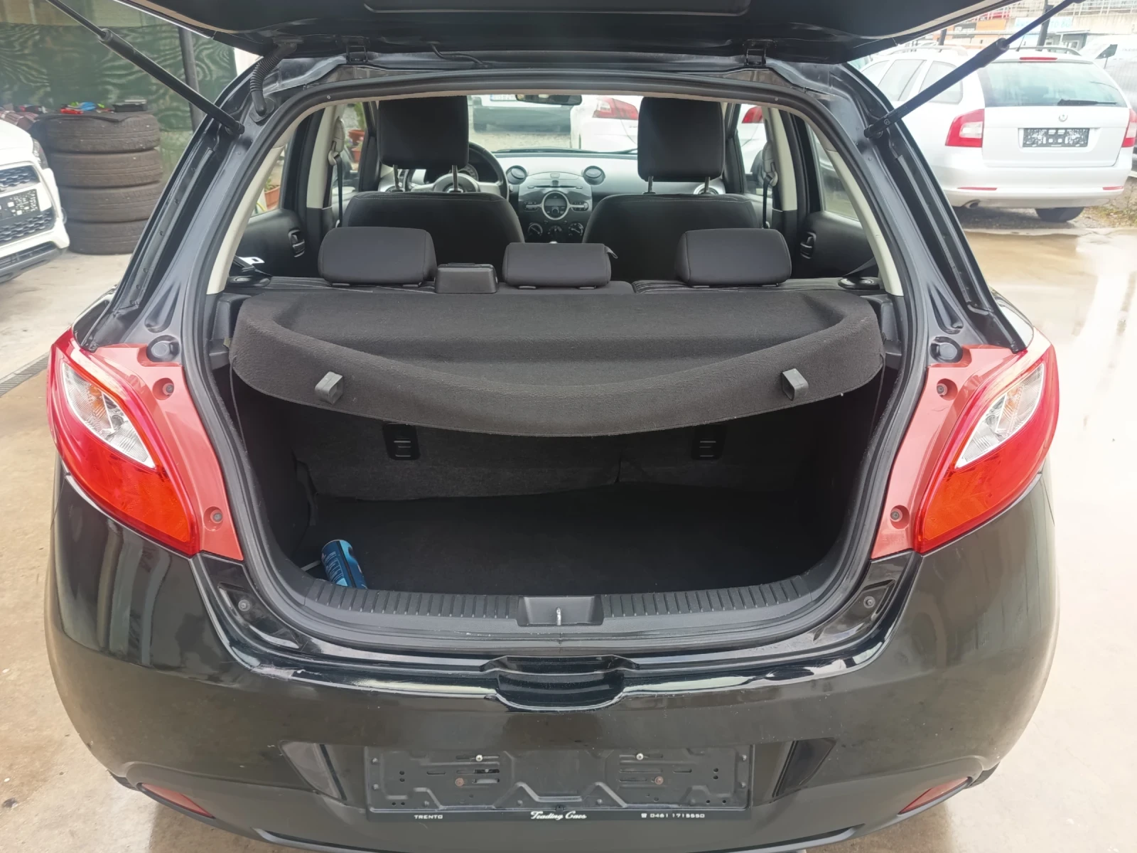 Mazda 2 1.3i, снимка 11 - Автомобили и джипове - 54274372