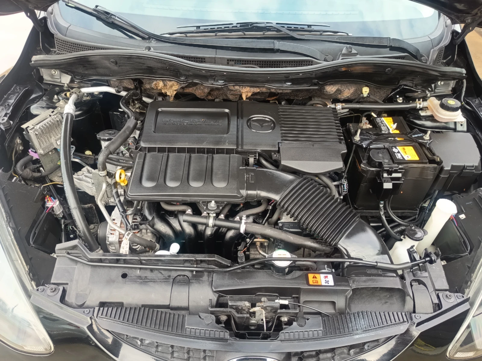 Mazda 2 1.3i, снимка 13 - Автомобили и джипове - 54274372