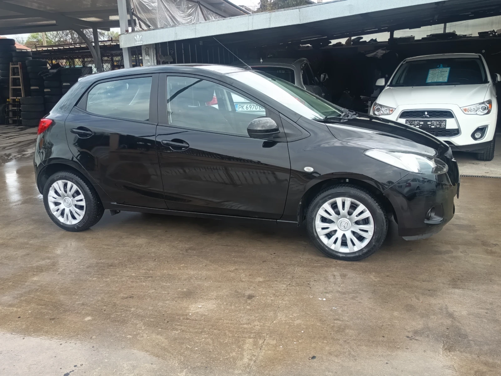 Mazda 2 1.3i, снимка 3 - Автомобили и джипове - 54274372